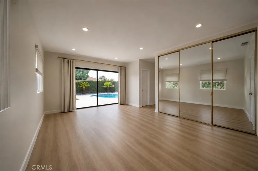 19930 Hatton Street Winnetka, CA 91306