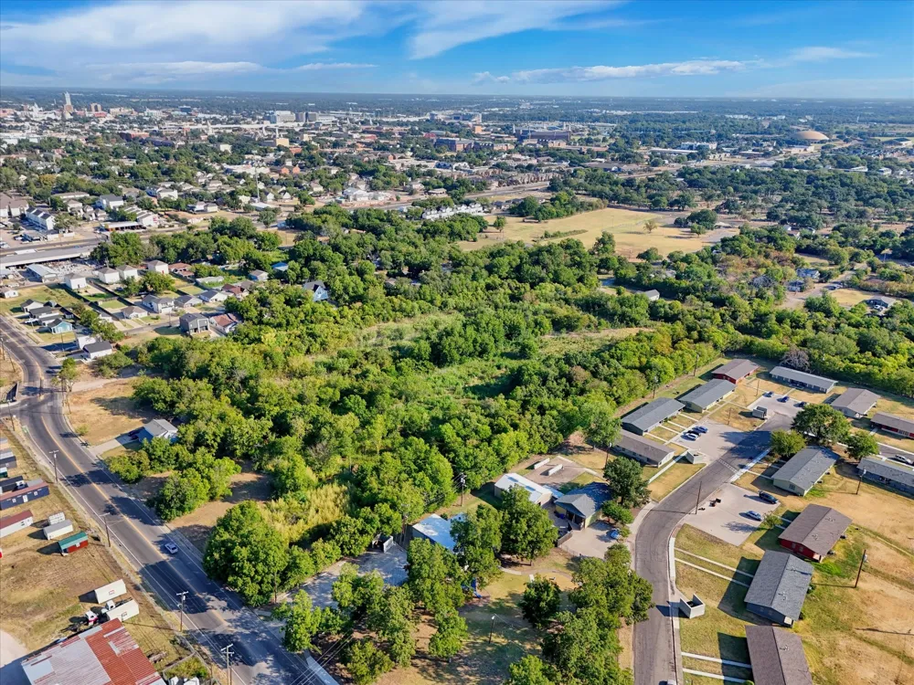 2602 S 12TH Waco, TX 76706