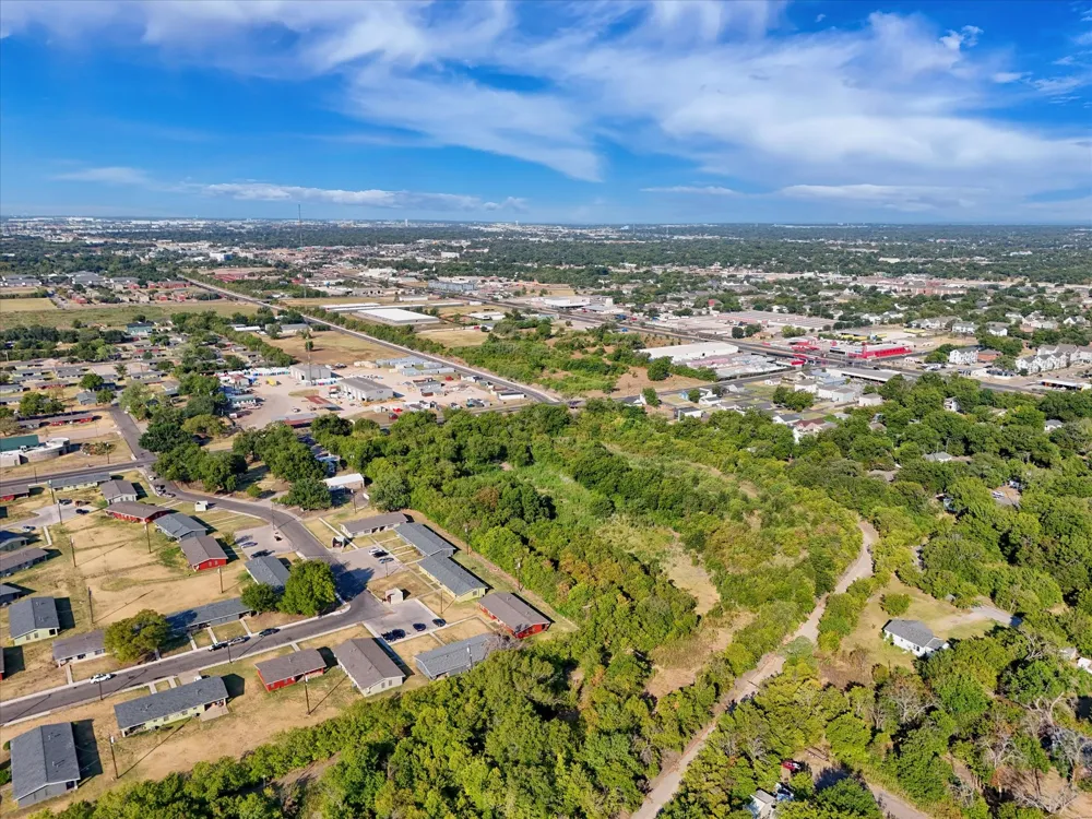 2602 S 12TH Waco, TX 76706