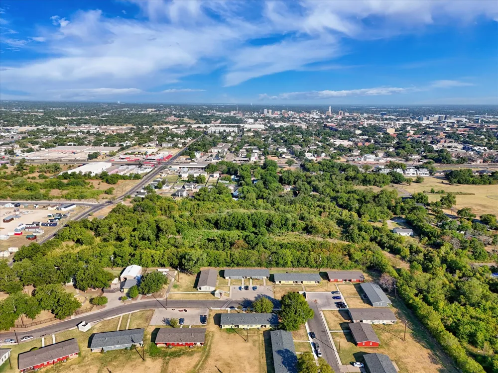 2602 S 12TH Waco, TX 76706