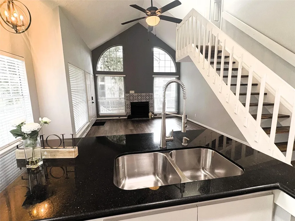 111 Dunbar Estates Drive #702 Friendswood, TX 77546