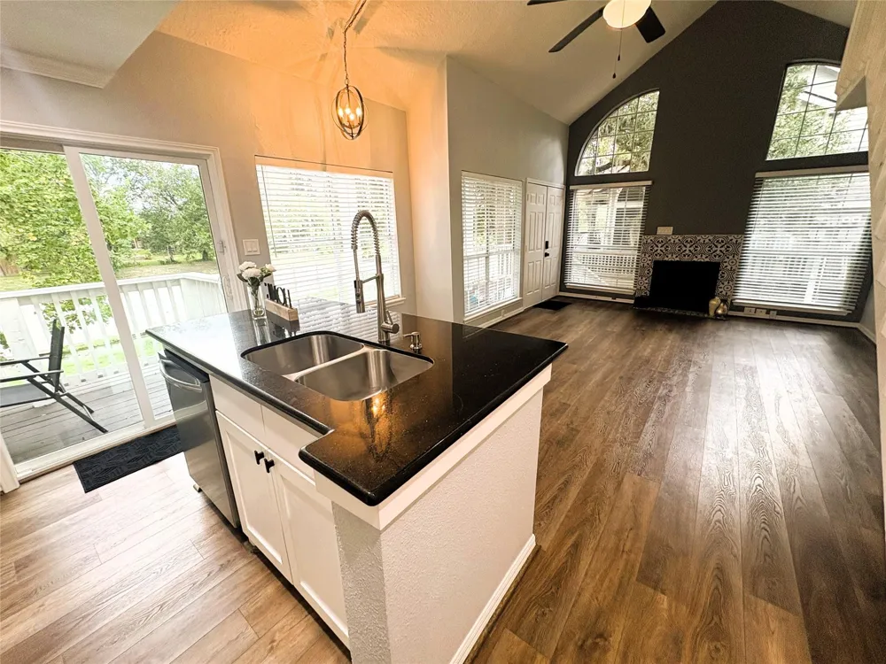 111 Dunbar Estates Drive #702 Friendswood, TX 77546