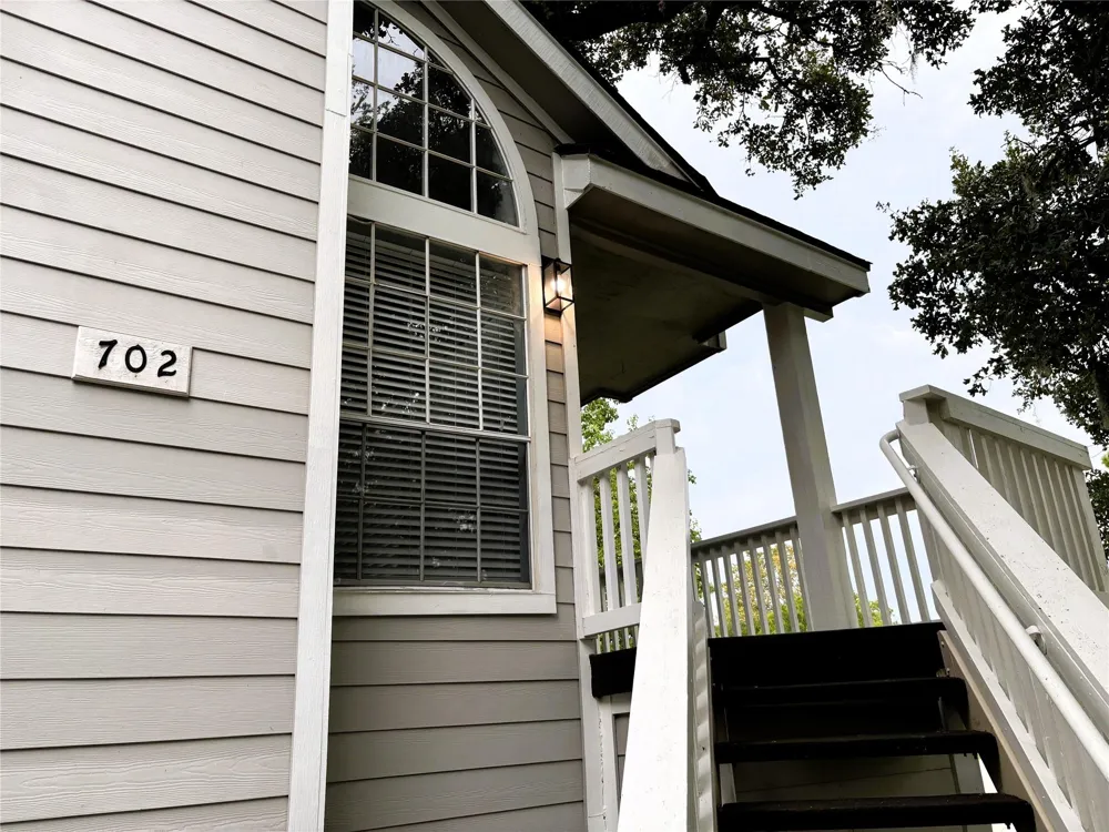 111 Dunbar Estates Drive #702 Friendswood, TX 77546