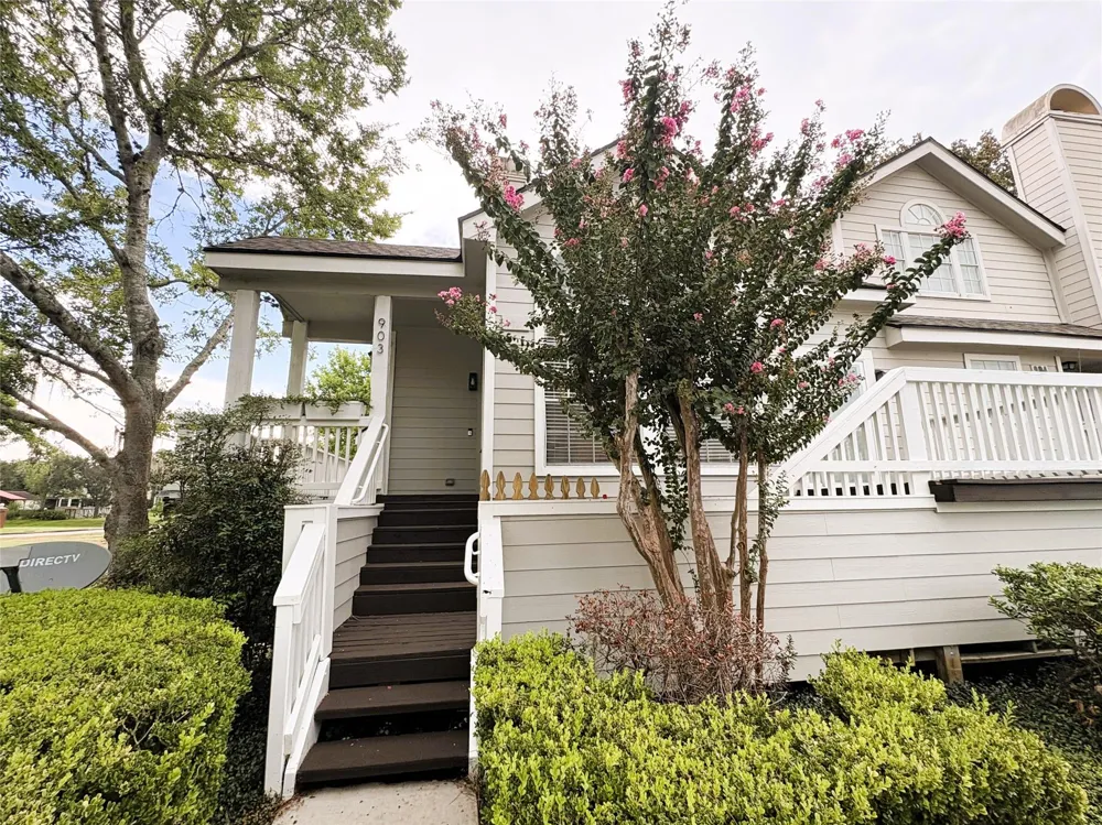 111 Dunbar Estates Drive #903 Friendswood, TX 77546