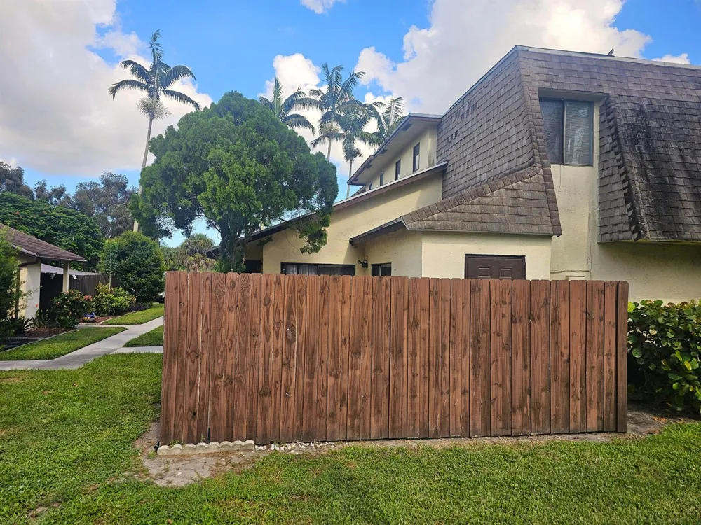 2985 GENOA PLACE #2985 West Palm Beach, FL 33406