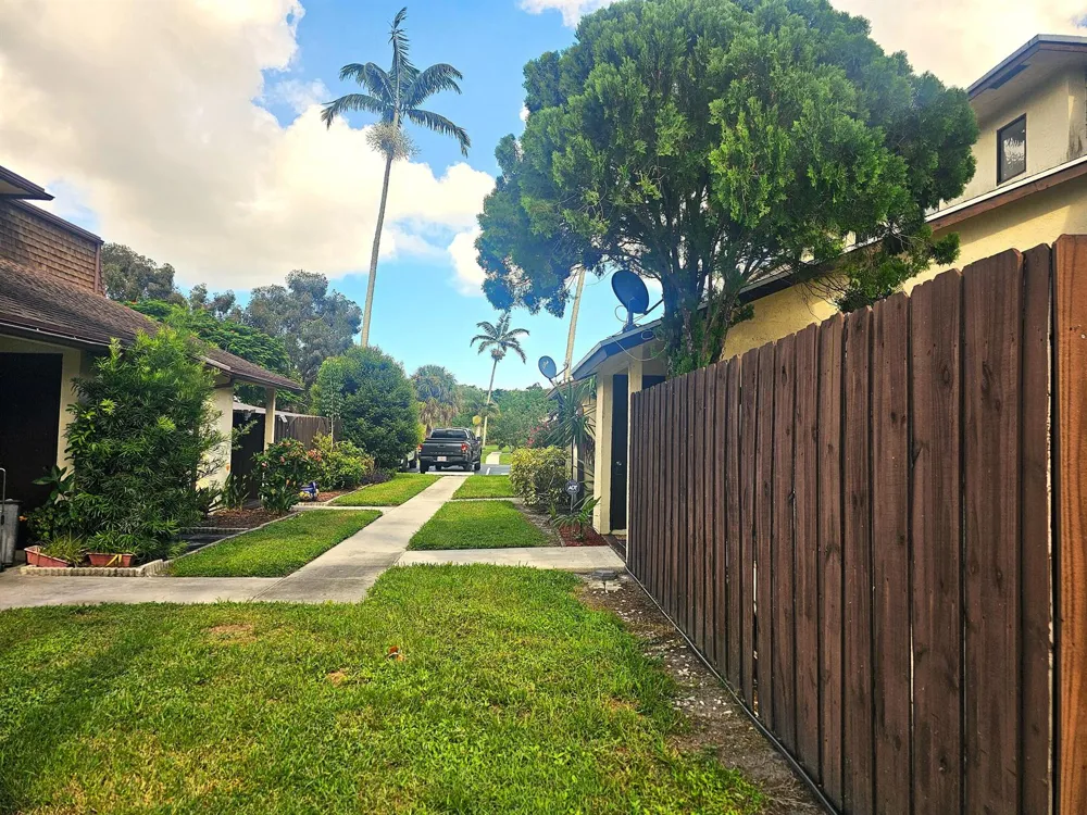 2985 GENOA PLACE #2985 West Palm Beach, FL 33406