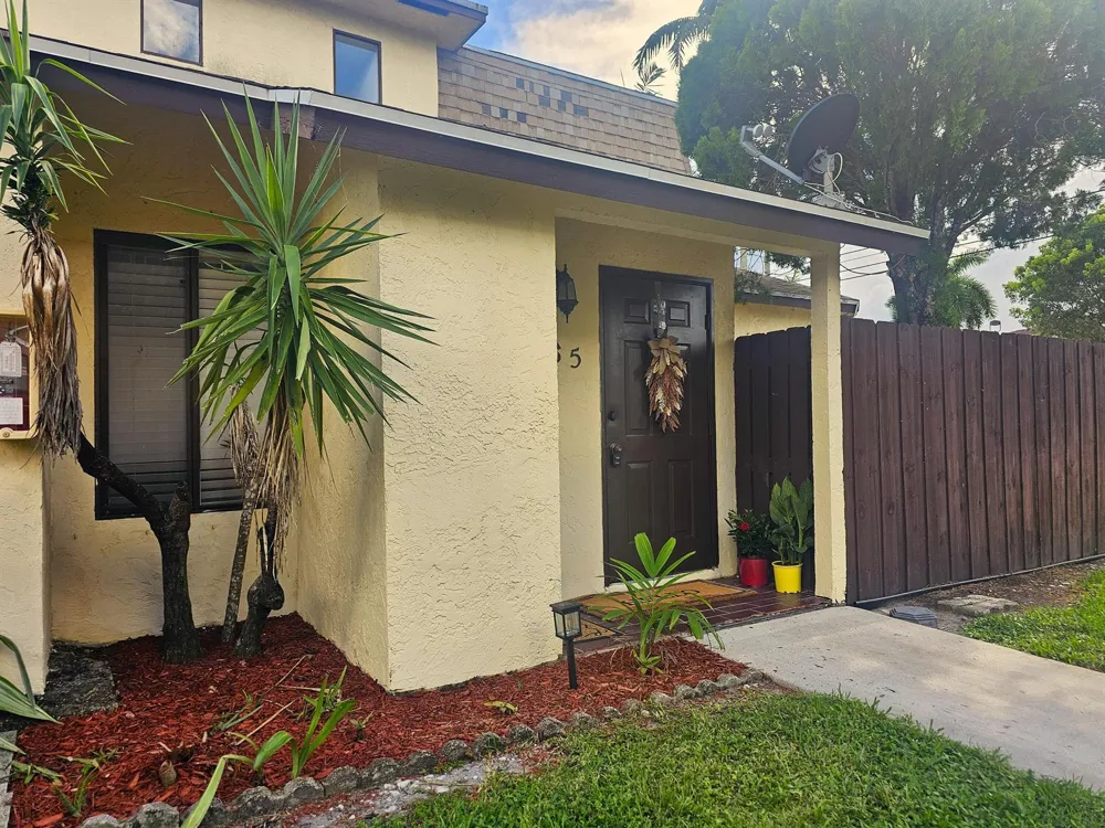 2985 GENOA PLACE #2985 West Palm Beach, FL 33406