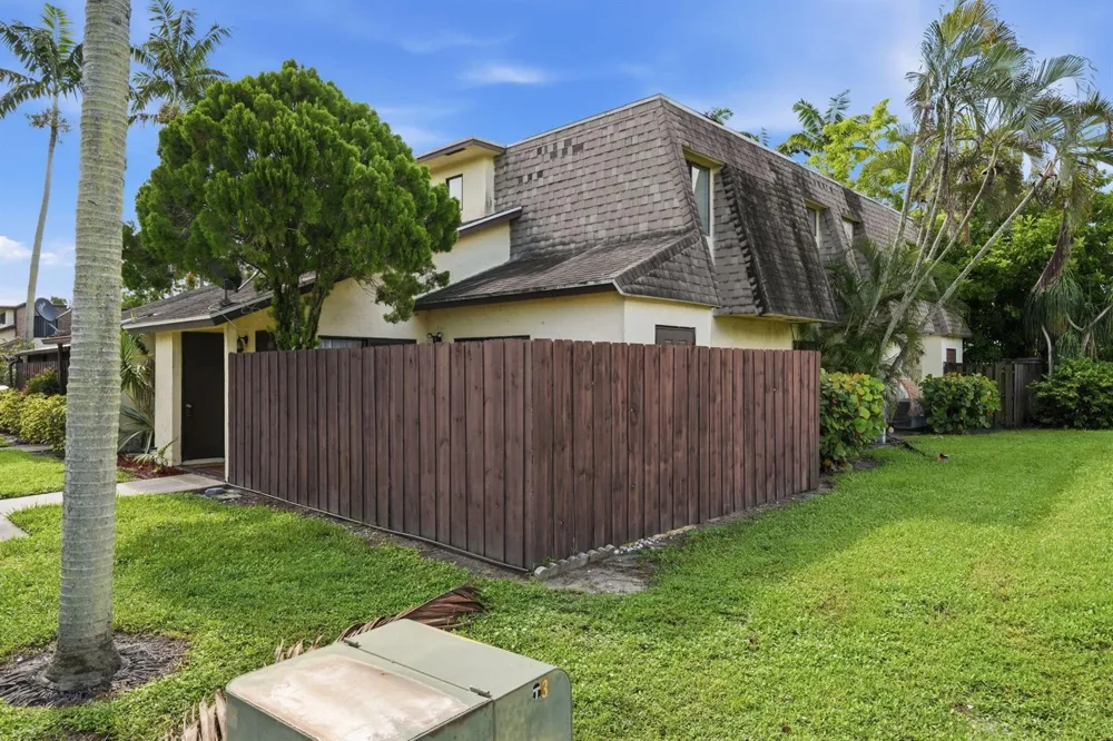2985 GENOA PLACE #2985 West Palm Beach, FL 33406