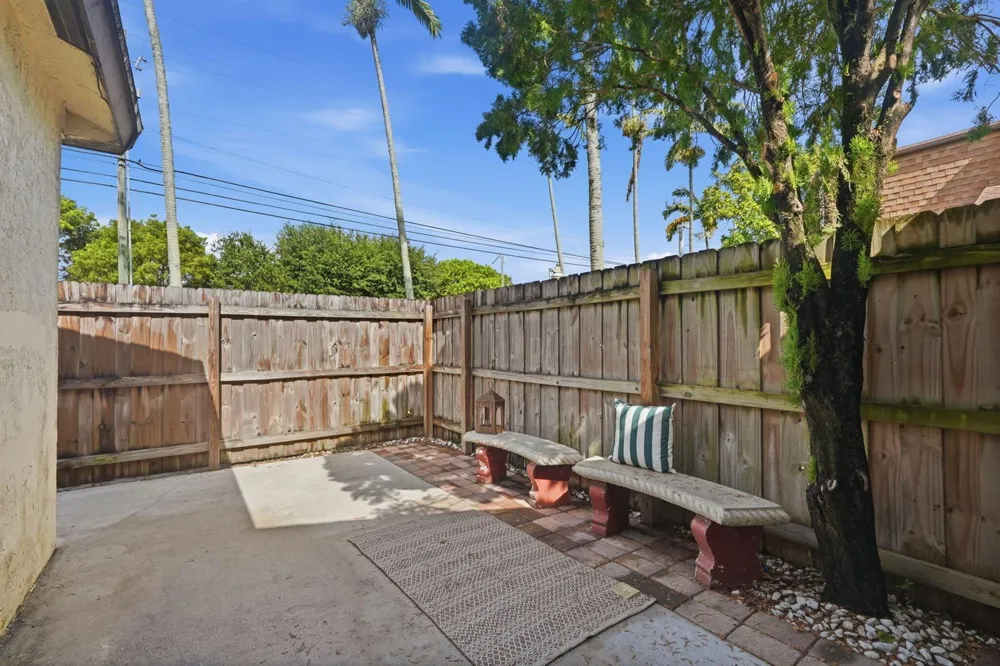 2985 GENOA PLACE #2985 West Palm Beach, FL 33406