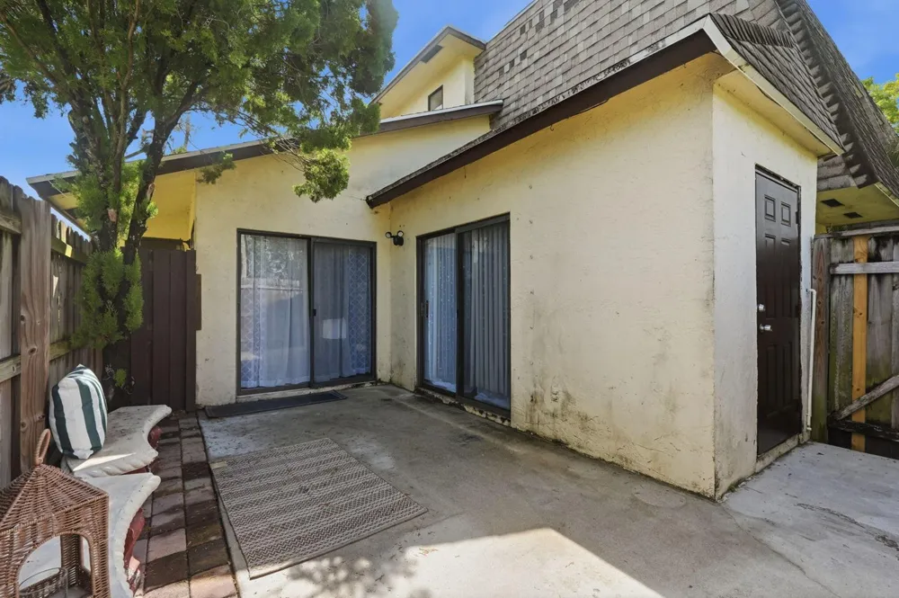 2985 GENOA PLACE #2985 West Palm Beach, FL 33406