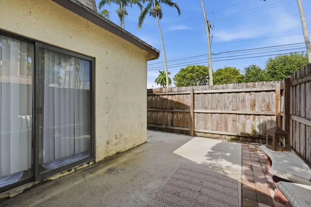 2985 GENOA PLACE #2985 West Palm Beach, FL 33406