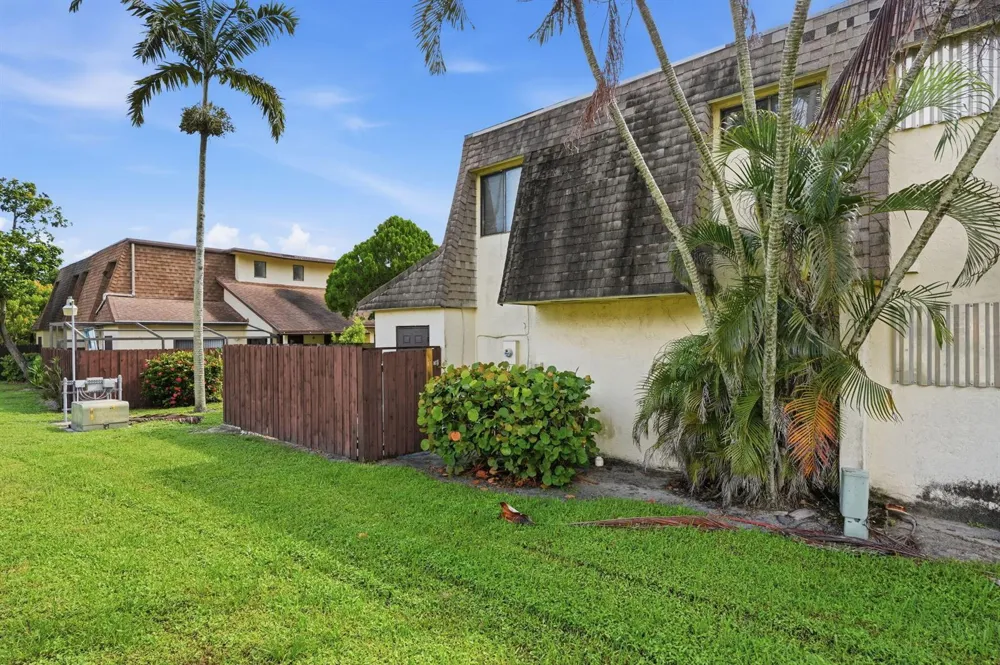 2985 GENOA PLACE #2985 West Palm Beach, FL 33406