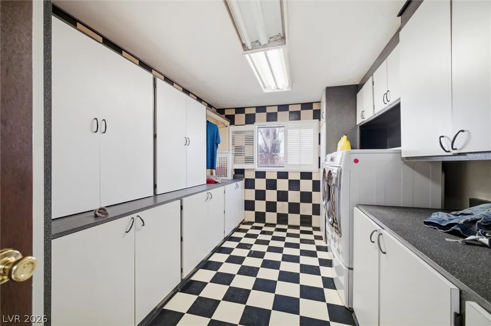 3075 Rosanna Street Las Vegas, NV 89117