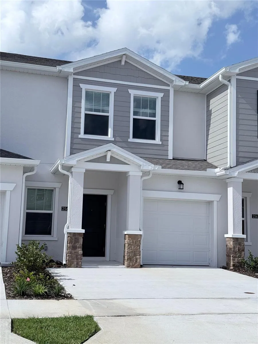 2571 SKYLINE Kissimmee, FL 34758