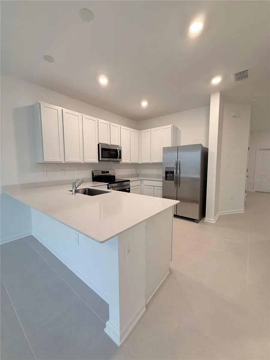 2571 SKYLINE Kissimmee, FL 34758