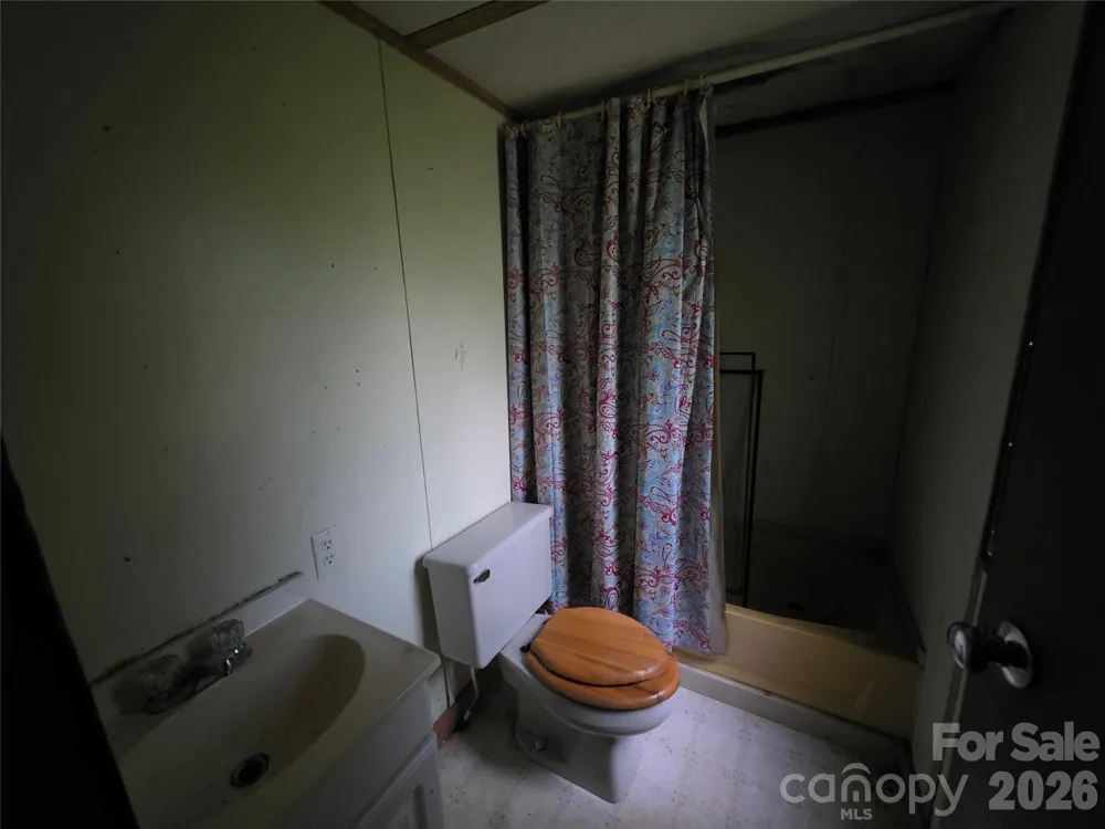 40 Gunches Dirt Road Candler, NC 28715