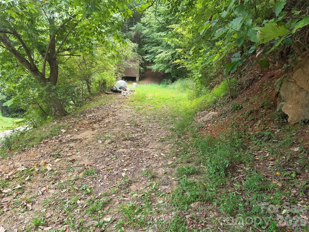 40 Gunches Dirt Road Candler, NC 28715