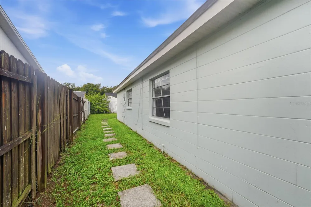 524 PIGEON CIR Orlando, FL 32825