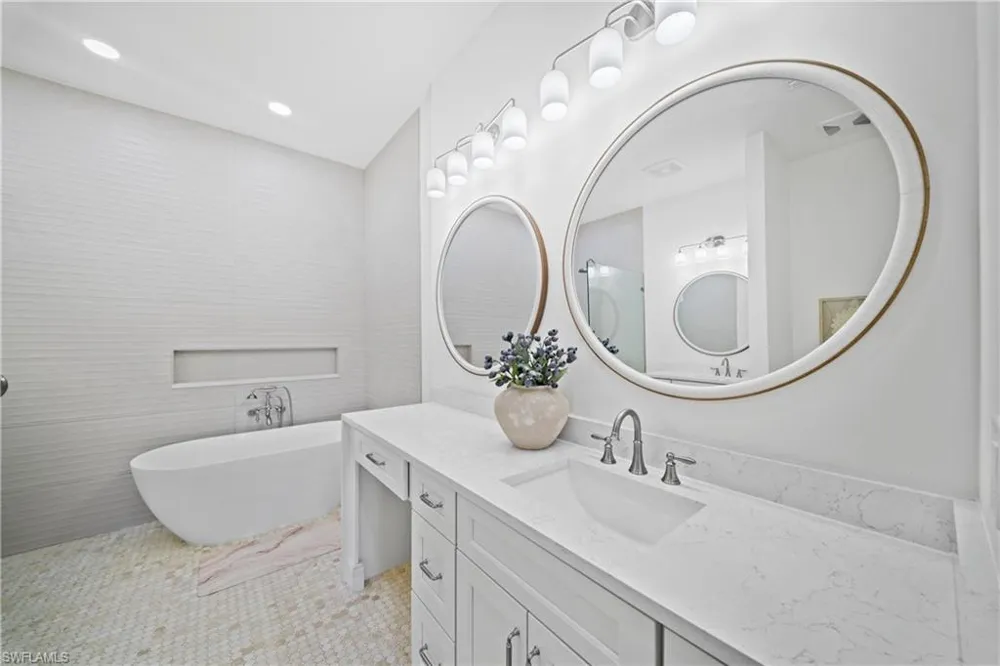 878 Vistana Circle Naples, FL 34119