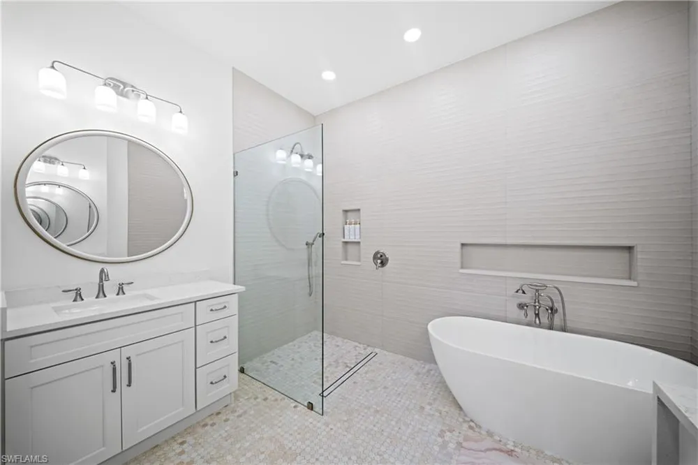 878 Vistana Circle Naples, FL 34119
