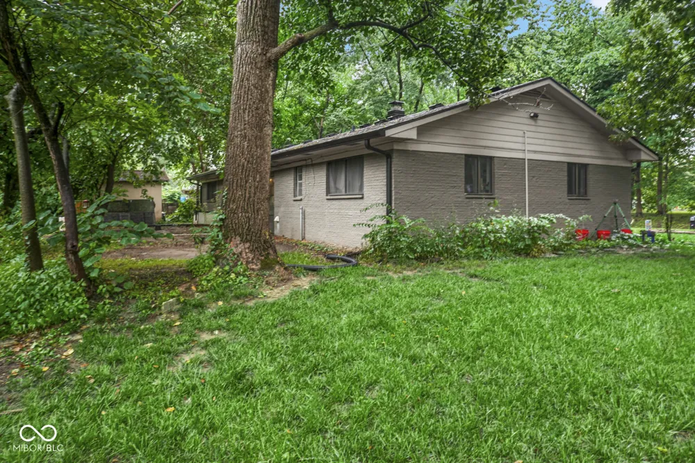 7020 Carlsen Avenue Indianapolis, IN 46214