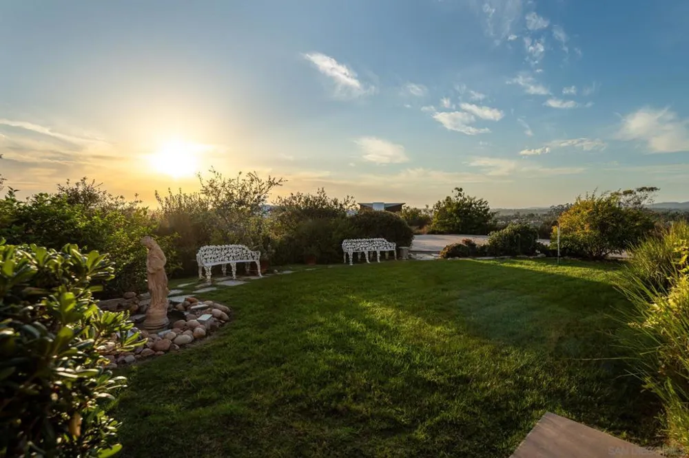 14858 Las Mananas Rancho Santa Fe, CA 92067