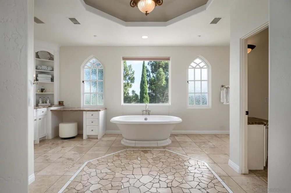 14858 Las Mananas Rancho Santa Fe, CA 92067