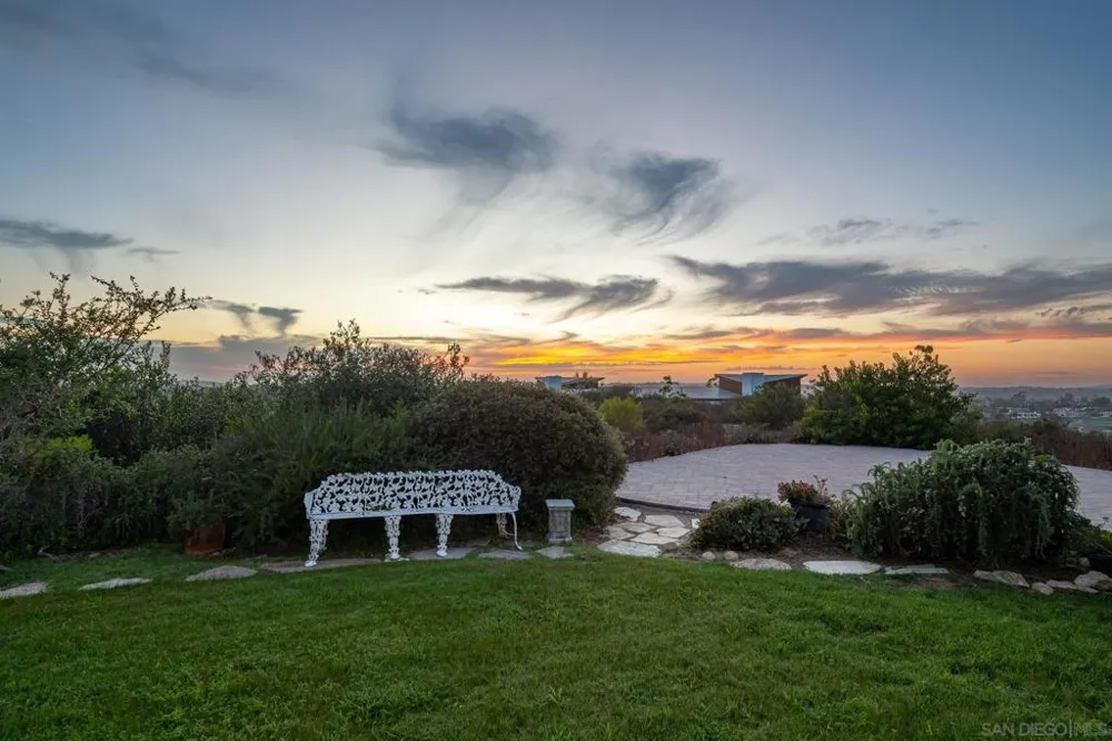 14858 Las Mananas Rancho Santa Fe, CA 92067