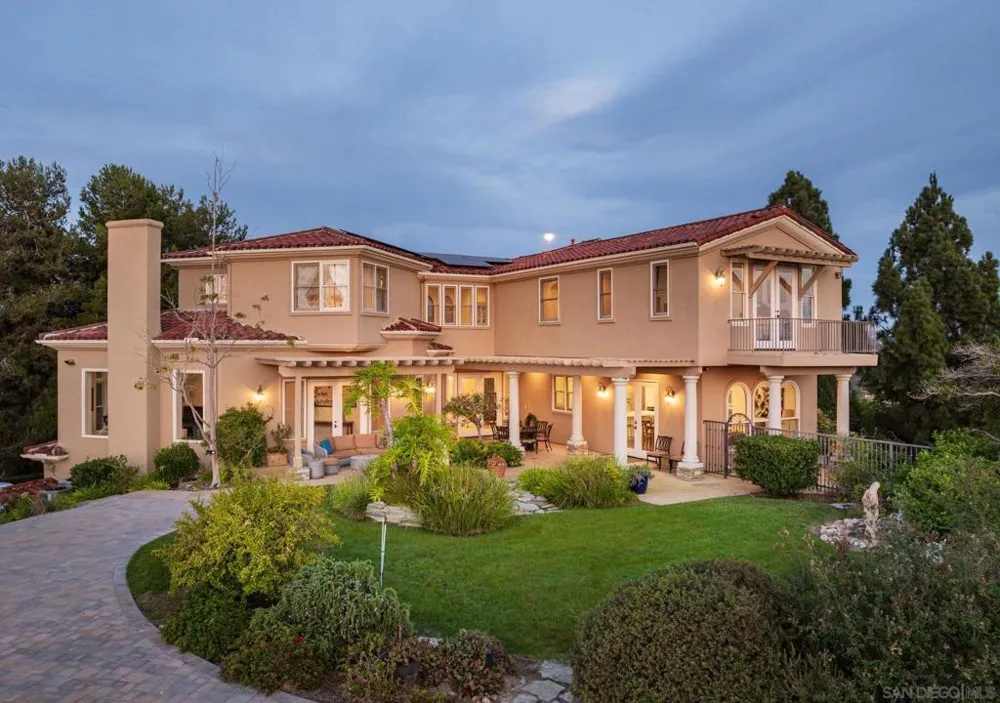 14858 Las Mananas Rancho Santa Fe, CA 92067