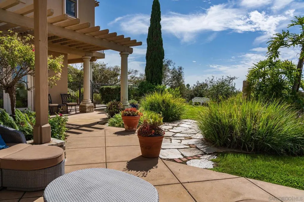 14858 Las Mananas Rancho Santa Fe, CA 92067