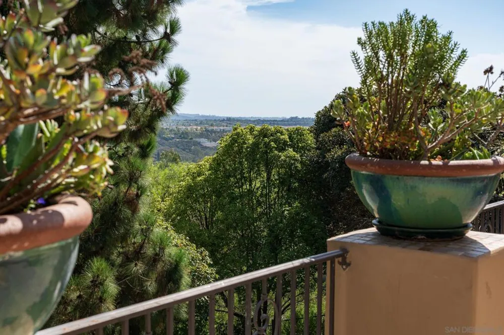 14858 Las Mananas Rancho Santa Fe, CA 92067