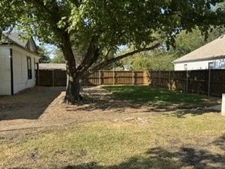 115 W Spruce Corner W Whitewright, TX 75491