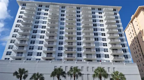 427 Golden Isles Dr #5H