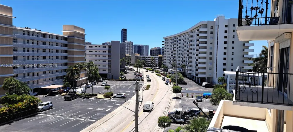 427 Golden Isles Dr #5H Hallandale Beach, FL 33009