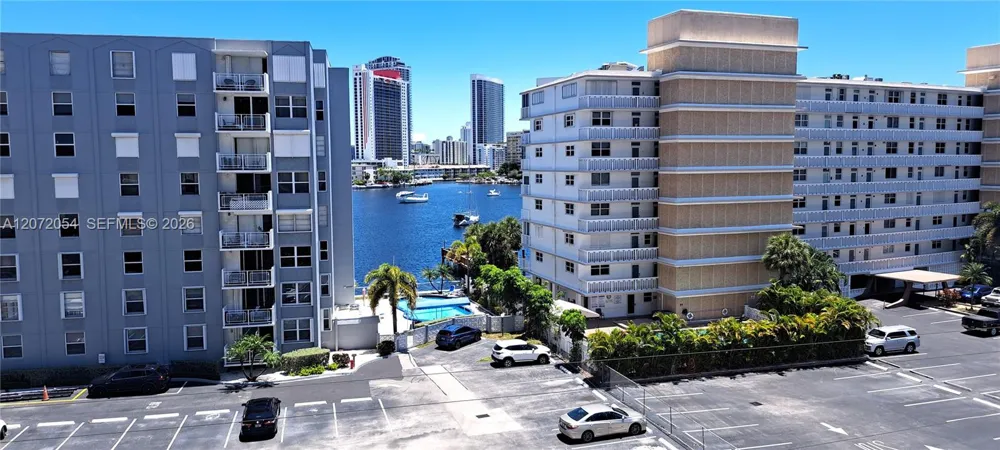 427 Golden Isles Dr #5H Hallandale Beach, FL 33009