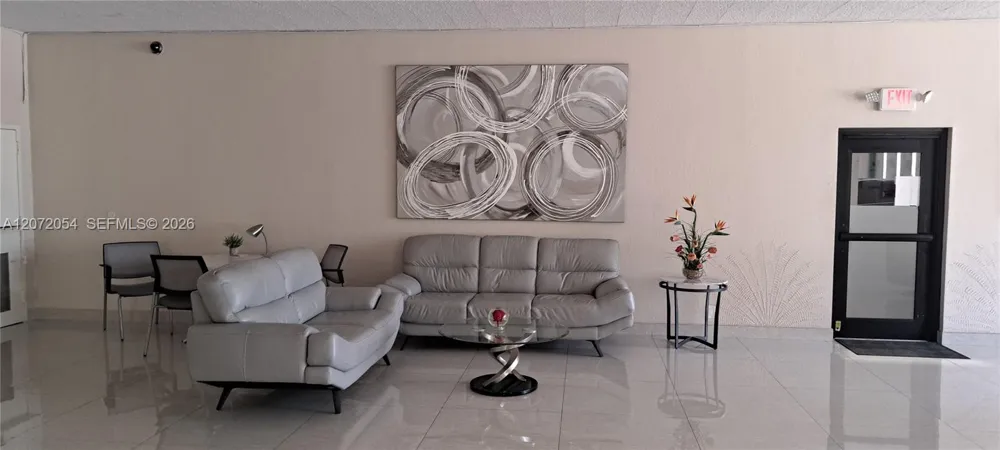 427 Golden Isles Dr #5H Hallandale Beach, FL 33009