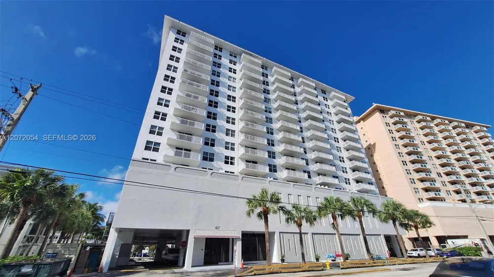 427 Golden Isles Dr #5H Hallandale Beach, FL 33009