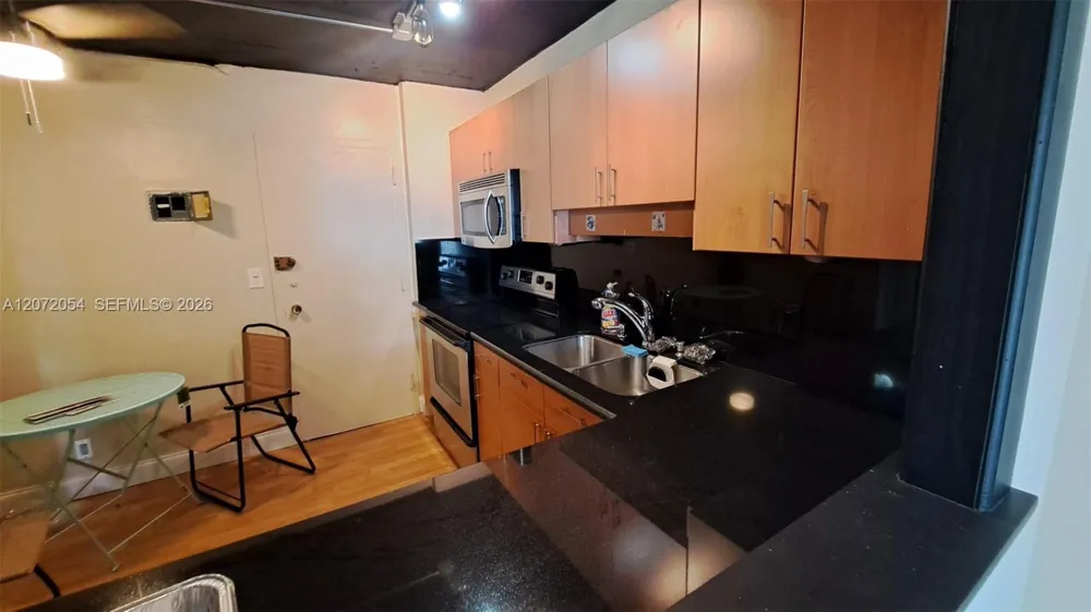 427 Golden Isles Dr #5H Hallandale Beach, FL 33009