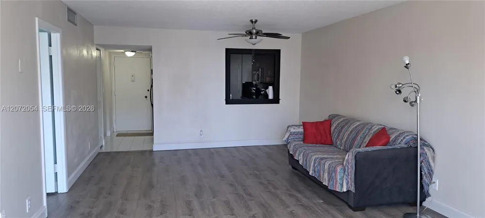 427 Golden Isles Dr #5H Hallandale Beach, FL 33009