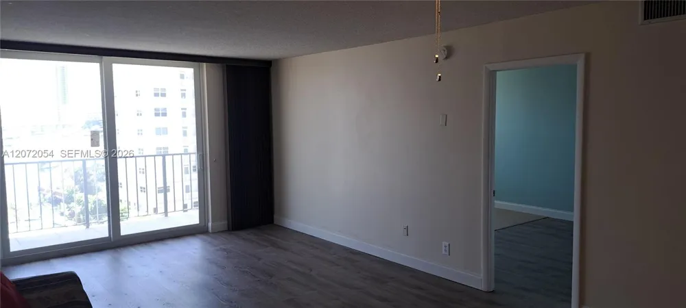 427 Golden Isles Dr #5H Hallandale Beach, FL 33009