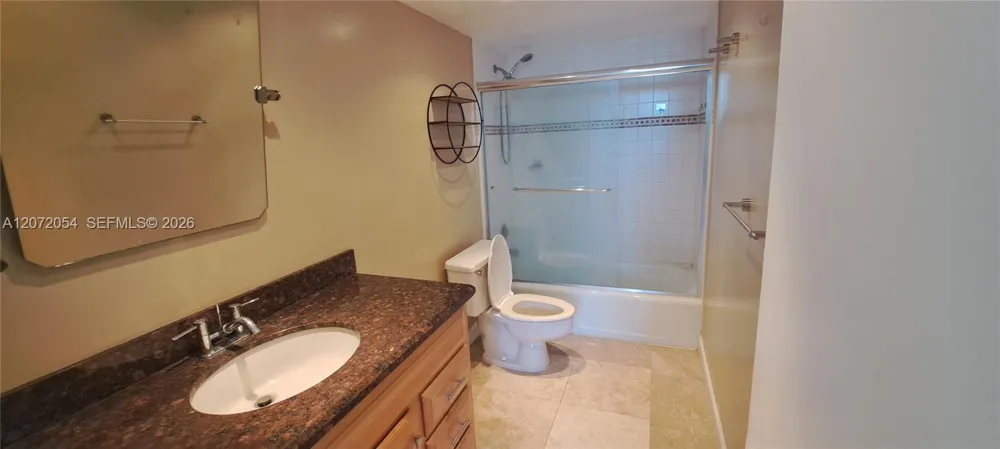 427 Golden Isles Dr #5H Hallandale Beach, FL 33009