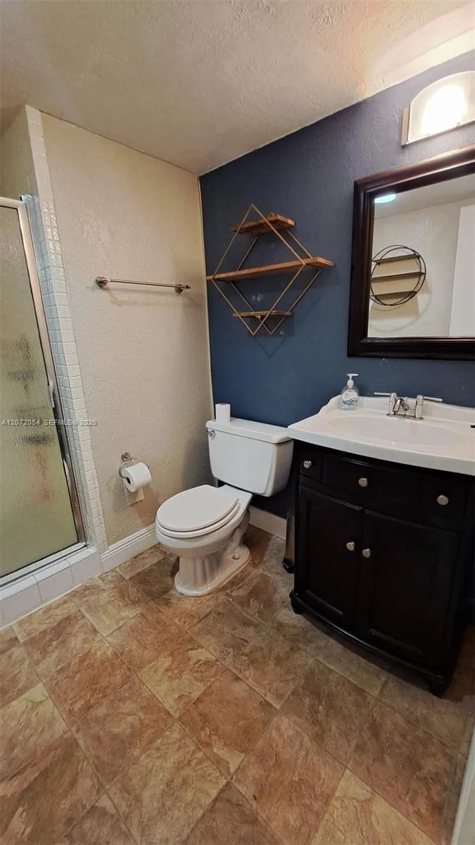 427 Golden Isles Dr #5H Hallandale Beach, FL 33009