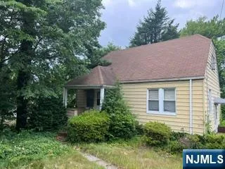 865 Spring Valley Road Maywood, NJ 07607