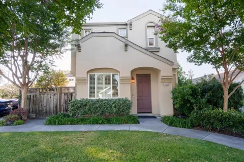 1638 E San Antonio Street