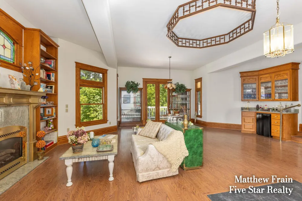 357 Leonard Street NW Grand Rapids, MI 49534