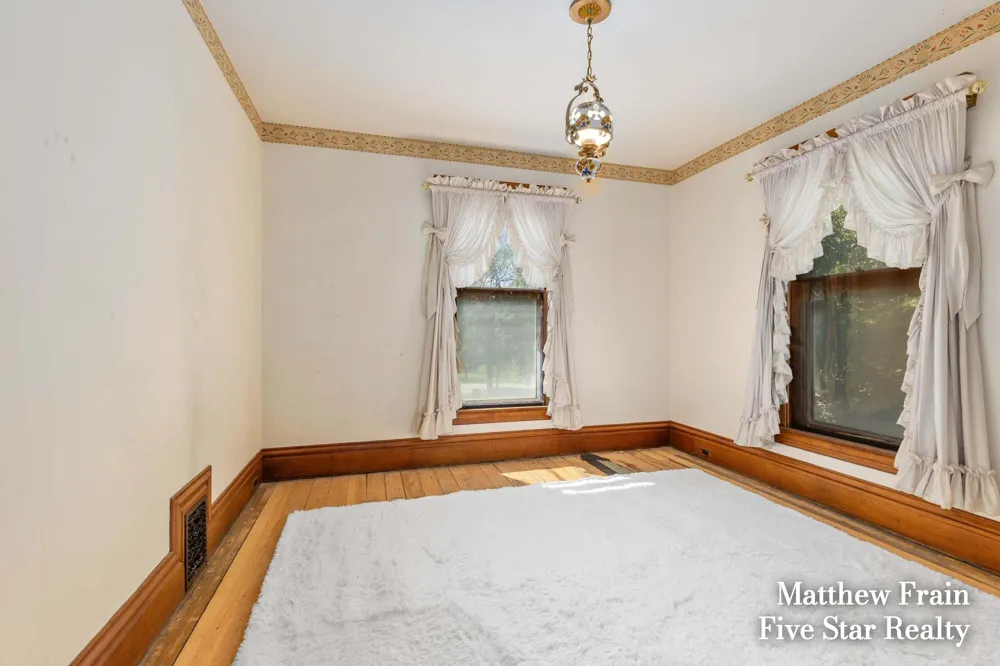 357 Leonard Street NW Grand Rapids, MI 49534
