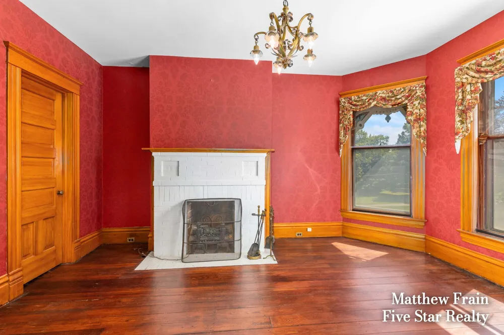 357 Leonard Street NW Grand Rapids, MI 49534