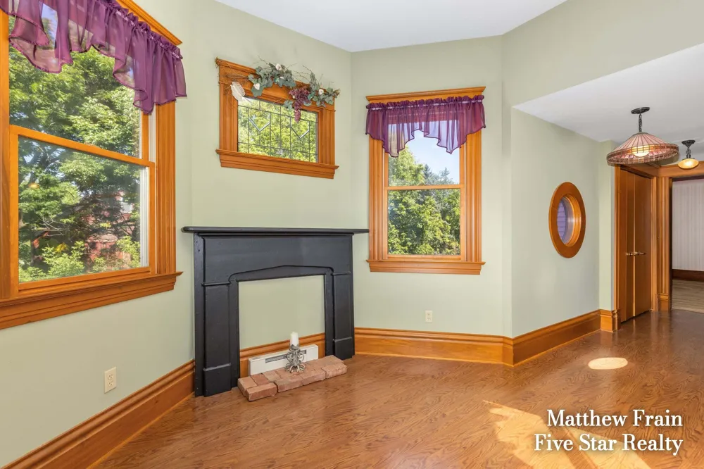 357 Leonard Street NW Grand Rapids, MI 49534