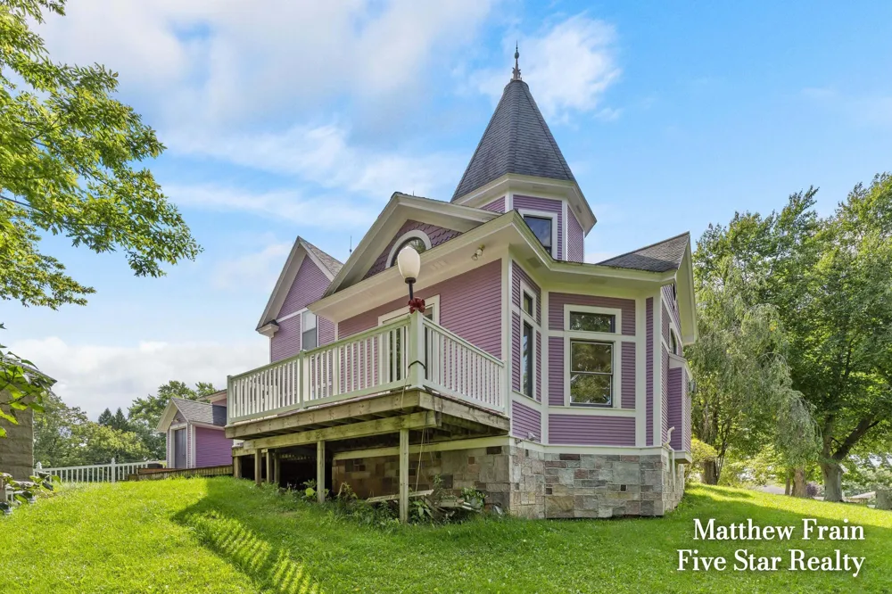 357 Leonard Street NW Grand Rapids, MI 49534