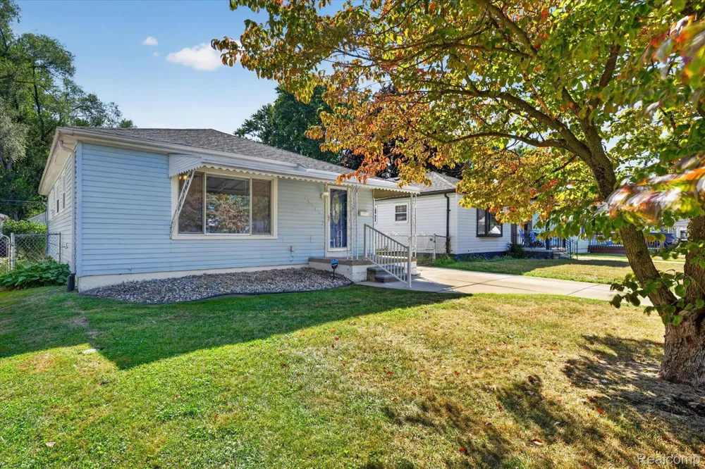 19360 KINLOCH STREET Redford Charter Township, MI 48240